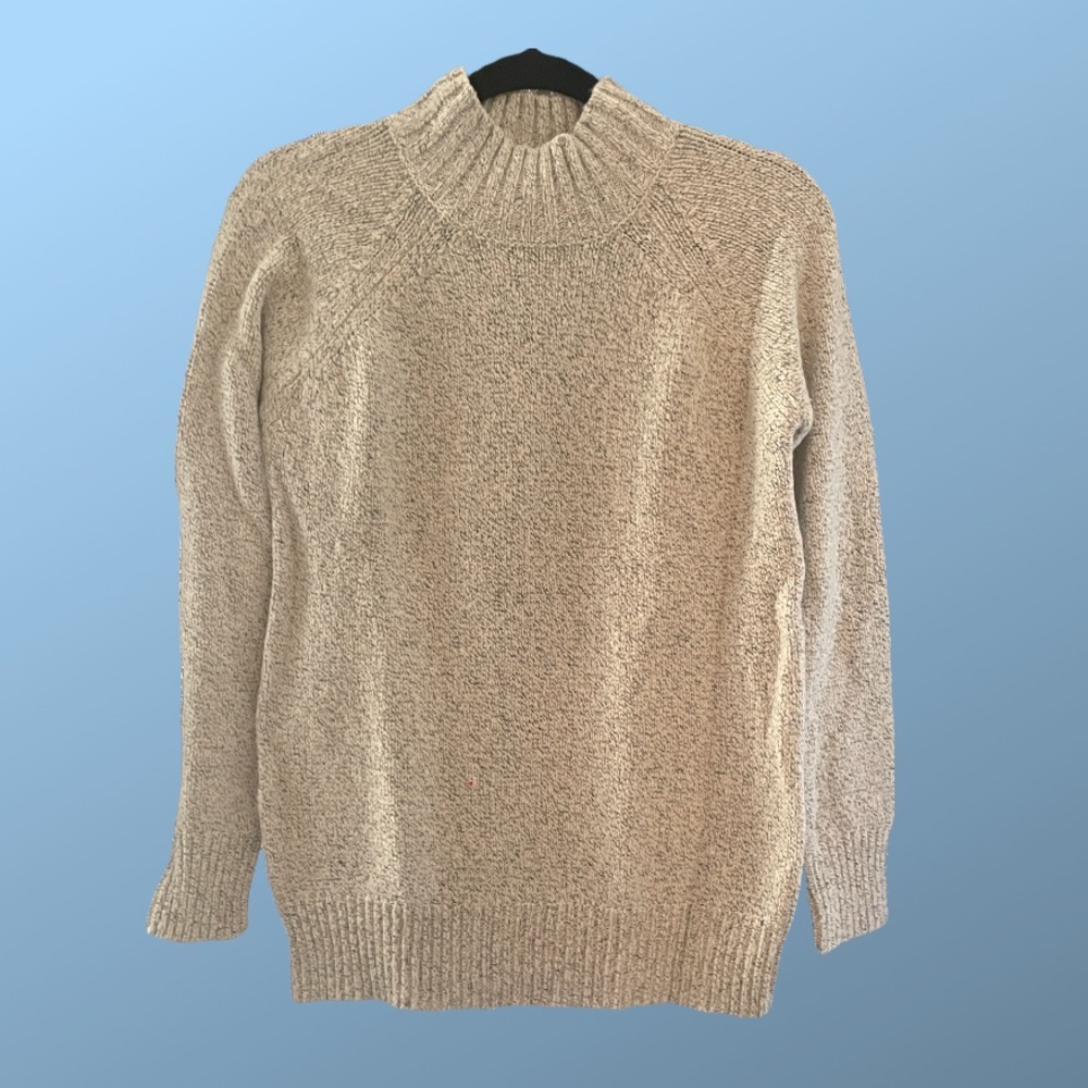 LAST CHANCE-MOVING❌ EUC Mock Neck Sweater